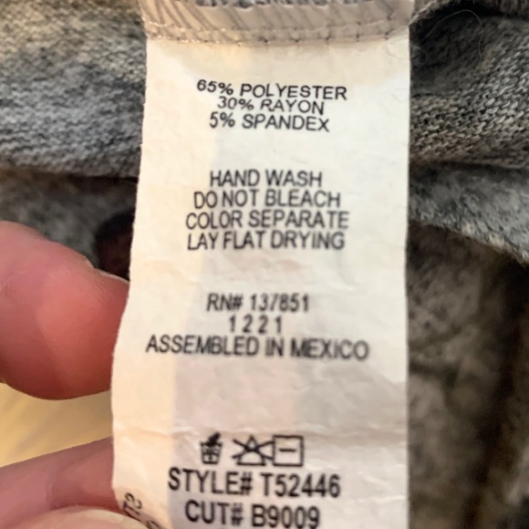 3/$30 Live in the Moment Grey Floral Sweater Sz S - Picture 10 of 11